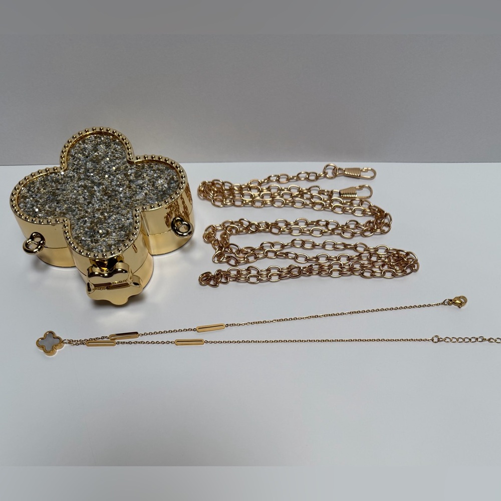 Mini Clover Bag and Necklace NWOT - Picture 2 of 14